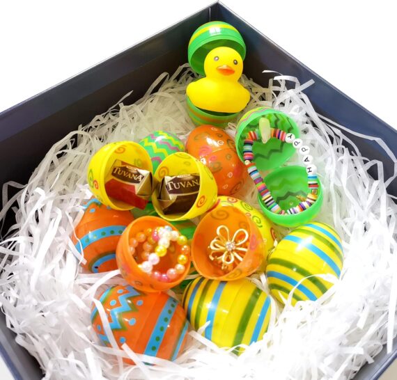 RUIYWEN 12 Huevos de Pascua de Colores Pintados Huevos Falsos Huevos Plásticos Vacíos para Rellenar Juguetes Regalos con Sorpresa para Niños (4x6cm, 6 Estilos)